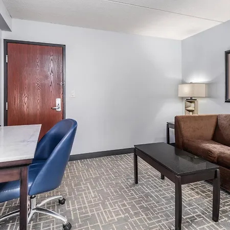 Crowne Plaza Milwaukee Airport By Ihg-3